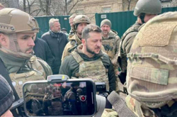 Зеленский побывал на уничтоженной оккупантами Киевщине (видео)