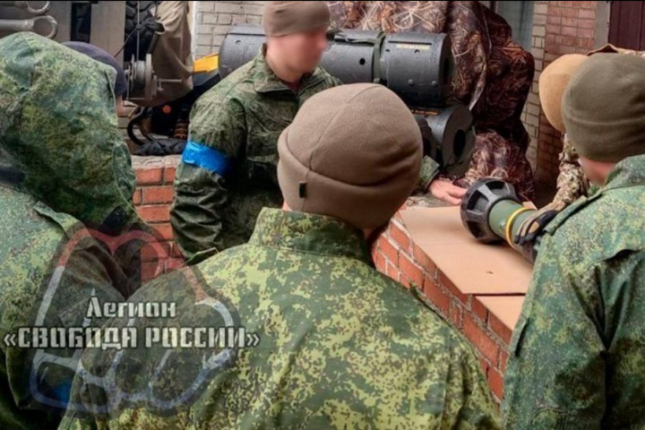Російські військові, які перейшли на бік України, провели брифінг у Києві (відео)