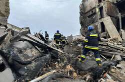 Нас чекають страшні знахідки: рятувальники почали розбирати знищені будинки у Бородянці (фото)