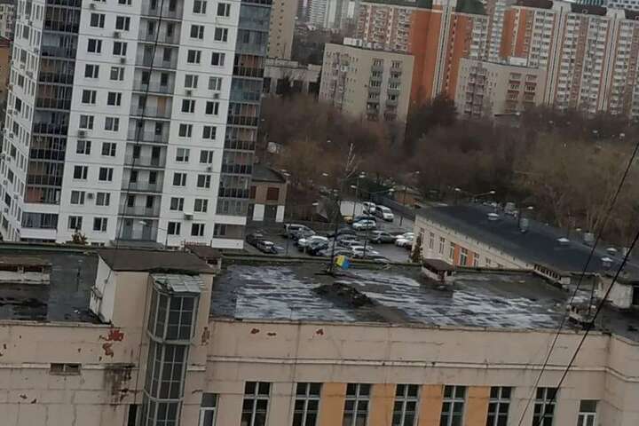 У Москві на даху адмінбудівлі замайорів український прапор (фото)