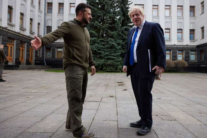 Великобритания не случайно стала помогать Украине