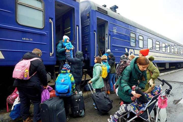 Офіс президента повідомив, скільки людей евакуювала «Укрзалізниця» за 50 днів війни