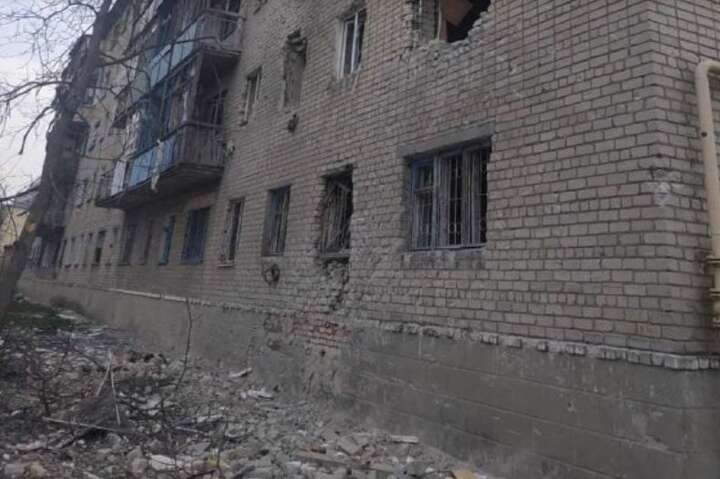 Луганщина: окупанти нещадно руйнують житлові будинки (фото)
