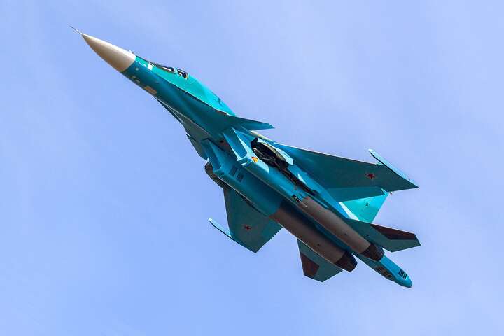 Українські військові знищили російський літак Су-34 (відео)