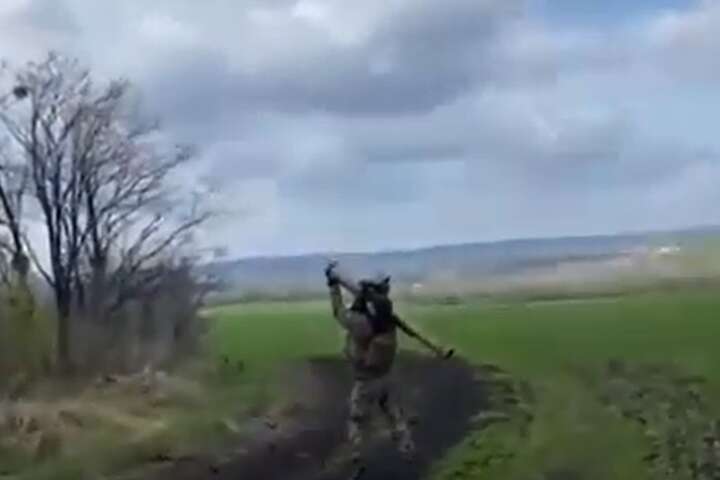 Українські військові вчергове збили новітній російський безпілотник (відео)