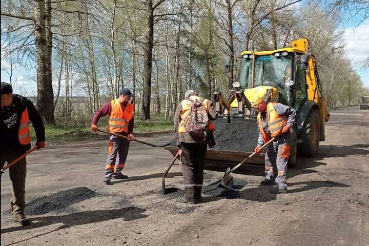 На ключових трасах Чернігівщини та Сумщини ведуться ремонтні роботи