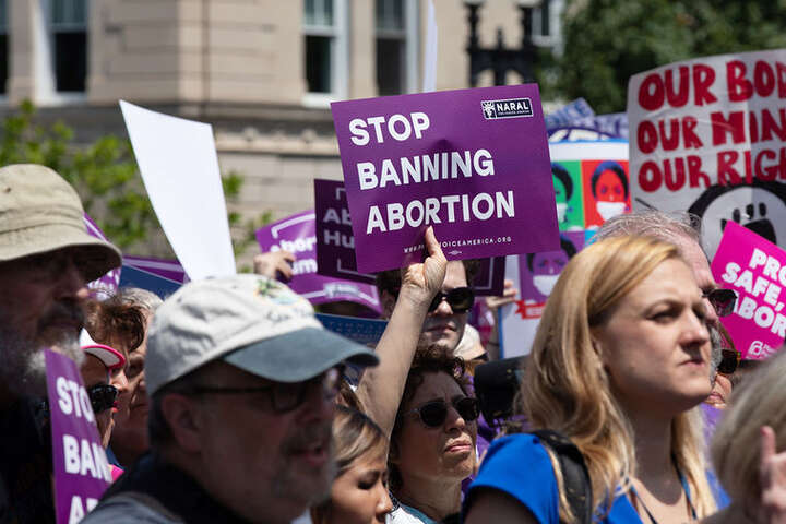 Верховний суд США має намір скасувати рішення, яке гарантує право на аборт