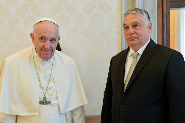 Папа Римский выдал Орбана: тот знает, когда Путин окончит войну