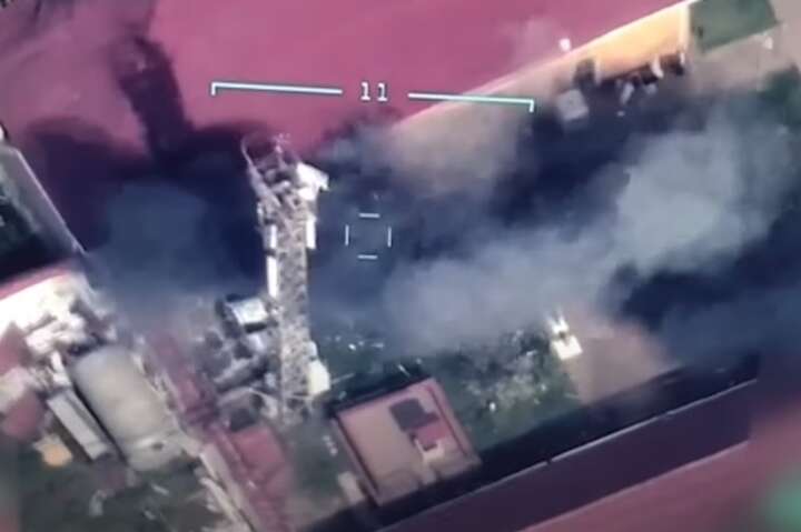Військові показали, як «Байрактари» вдарили по Зміїному (відео)