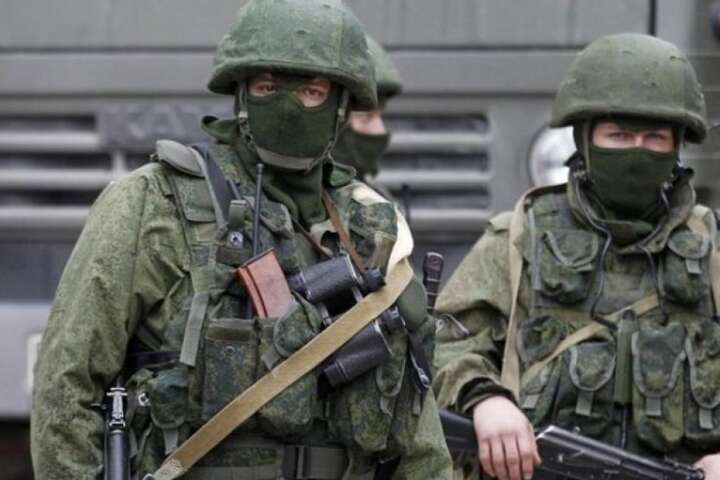 На Запоріжжі окупанти масово переодягаються у форму українських військових