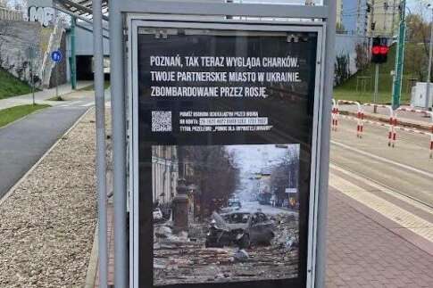 На зупинках транспорту в Ізраїлі з’явились фото зруйнованих міст України