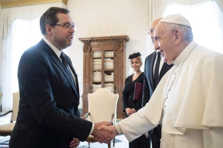 <p>У бесіді з послом у Ватикані Андрієм Юрашем Папа Франциск зазначив, що хотів би відвідати Україну, коли це зможе принести&nbsp; найбільший результат</p>