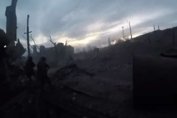 Бійці вибивають окупантів із захоплених позицій на «Азовсталі» (відео)