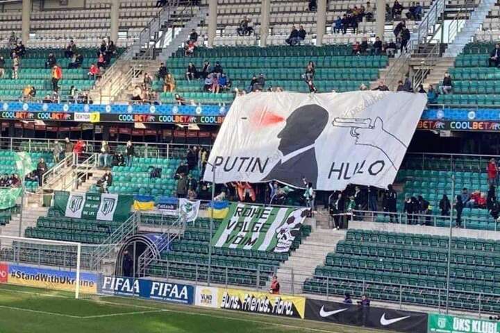 Кияни упевнено обіграли естонців, а на стадіоні майорів чудовий банер