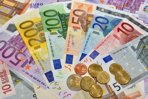 Країна ЄС переходить на євро