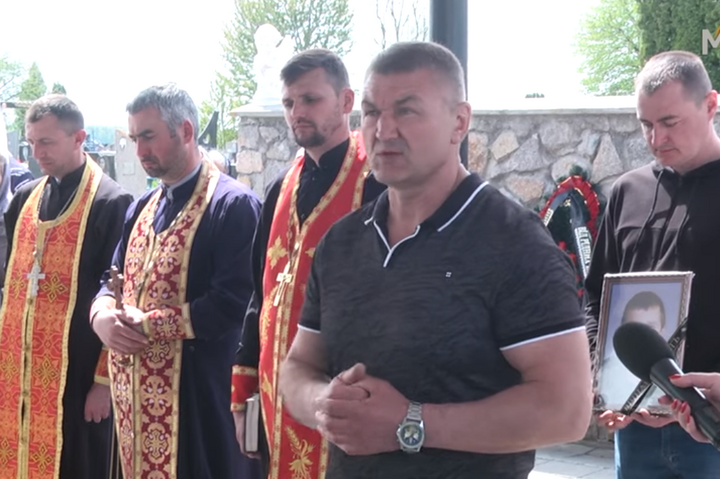 Мер Жашкова обурений: батюшки УПЦ МП відмовляються відспівувати загиблих воїнів