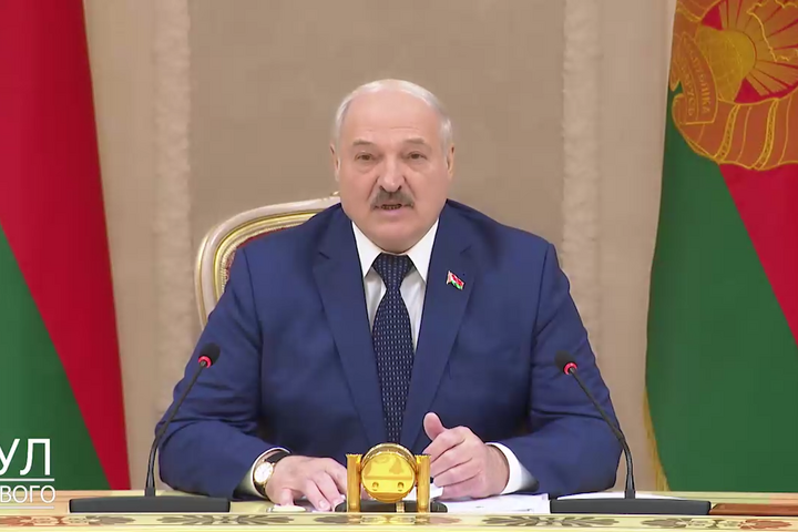 Лукашенко засумував, що доведеться пересідати з «Мерседеса» на «Москвич» (відео)
