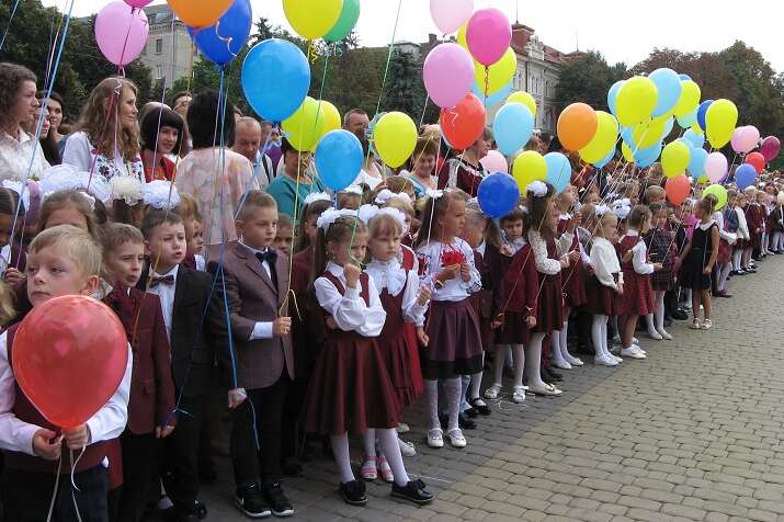 Прийом дітей до перших класів: київська влада нагадала батькам про терміни та умови