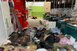 Рашисти звозять тіла загиблих маріупольців у приміщення супермаркету