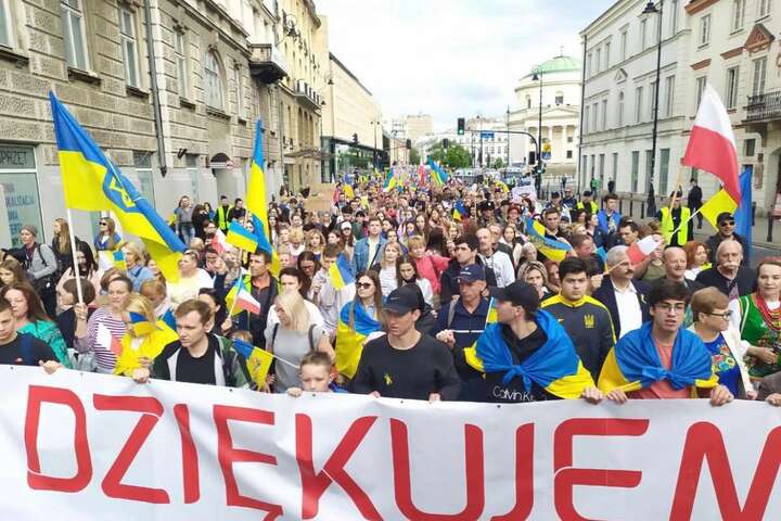 Українці влаштували масштабну акцію подяки Польщі (фото)