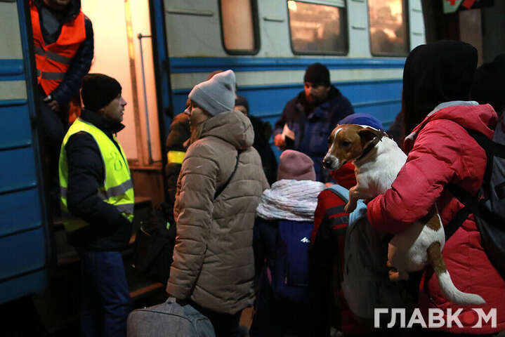Помощь украинским беженцам. Польша решилась на жесткое решение