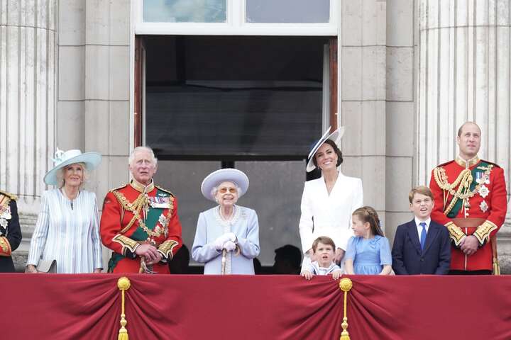 Як Єлизавета ІІ святкує платиновий ювілей на троні (фото, відео)