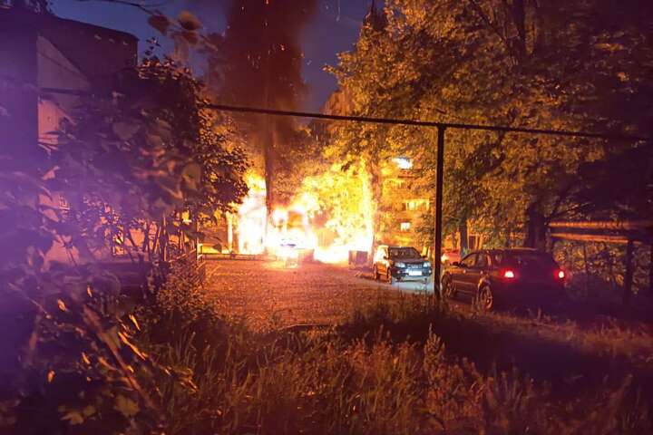 Центр окупованого Донецька зазнав обстрілів, у місті масштабні пожежі (фото, відео)