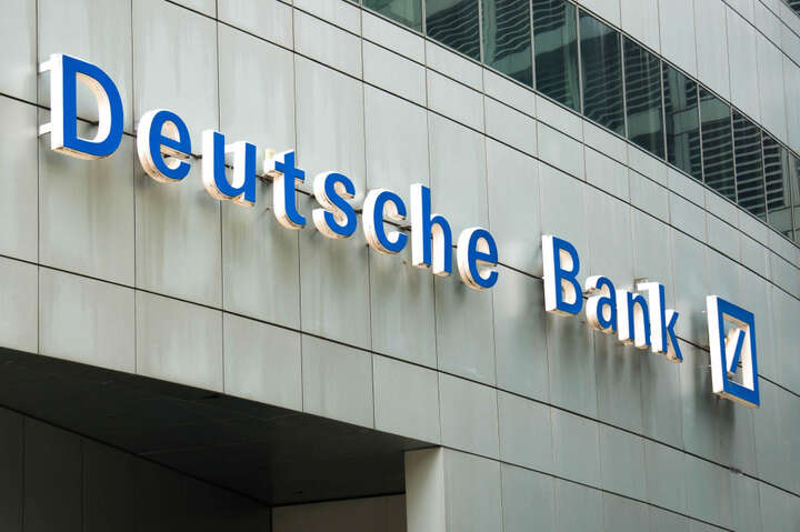 Німецький банк евакуював сотні фахівців із Росії