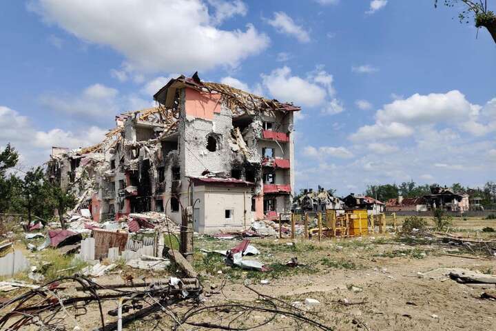 Рашисти стирають з лиця землі ще одне місто на Луганщині: фото наслідків