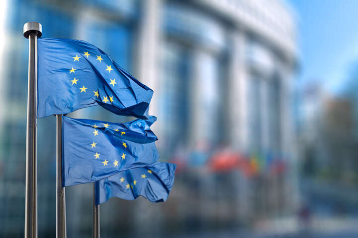 Єврокомісія порекомендує надати Україні статус кандидата в ЄС, однак з умовами – Bloomberg