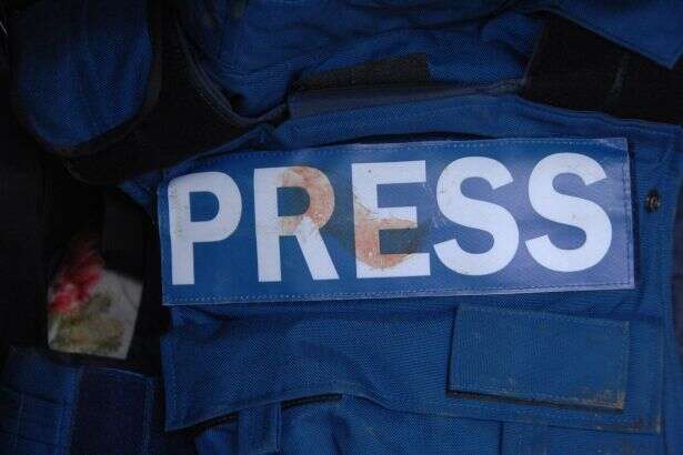 Журналісти потрапили під артилерійський обстріл у Лисичанську (відео)