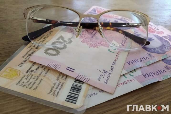 Пенсии украинцам повысят еще дважды: когда и на сколько