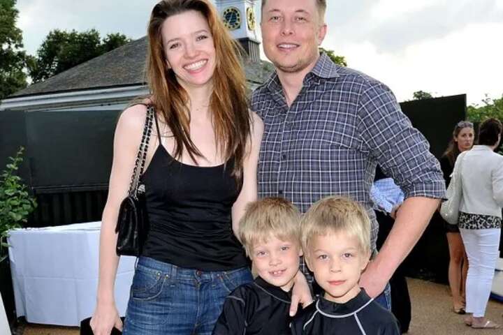 Илон Маск с бывшей женой и сыновьями