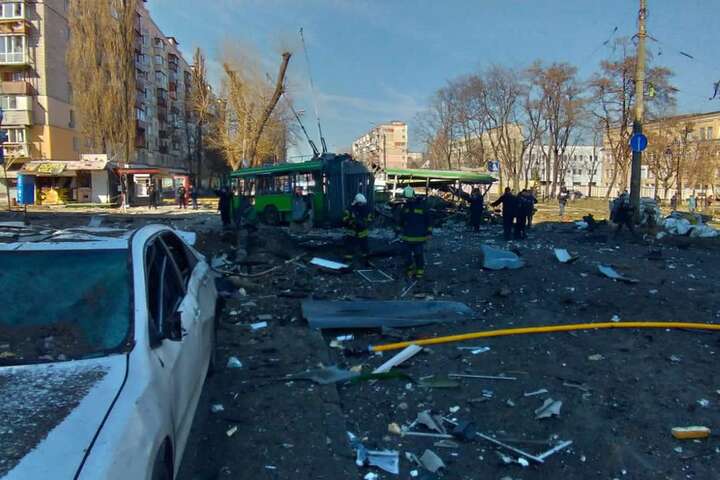Під час обстрілу столиці у березні пошкодилась тролейбусна мережа