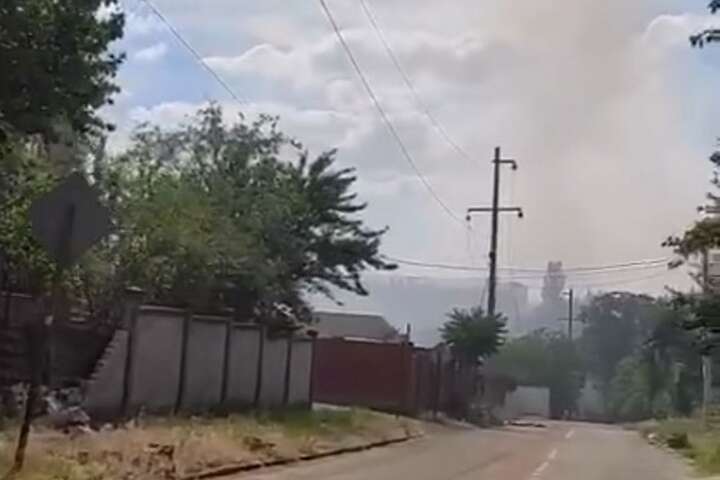 Маріуполь накрив отруйний смог, палає сміттєзвалище (відео)
