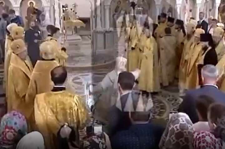 Гучно гепнувся. Патріарх Кирило упав під час освячення храму у Новоросійську (відео)