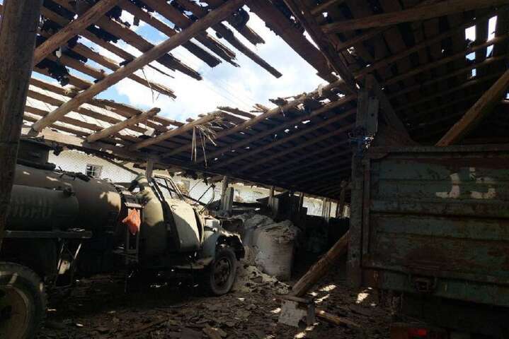Обстрел Черниговщины: рашисты разрушили хранилище с зерном (фото)