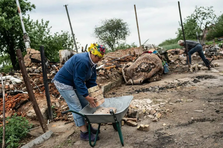 Украинцы назвали самые уязвимые сферы жизни во время войны