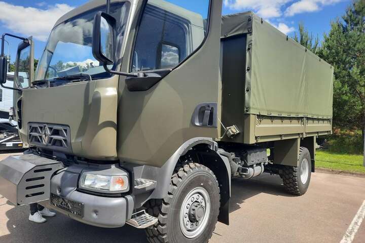 ЄС передасть ЗСУ десятки військових вантажівок