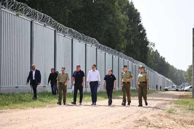 Польща завершила будівництво «стіни» на кордоні з Білоруссю