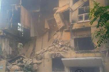 У Маріуполі почали обвалюватися постраждалі будинки