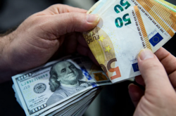 Чому долар зміцнився до світових валют: пояснення мінфіну США