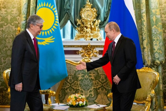 Відцуратися Путіна. Казахстан постачатиме нафту в обхід Росії 