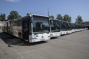 Київ отримав 19 автобусів від німецьких партнерів (фото)