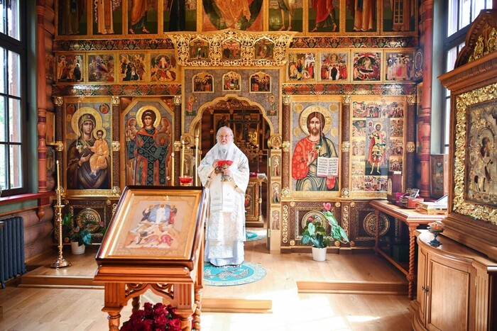 Патриарх Кирилл, война в Украине и пустота. Шокирующие фото из Москвы