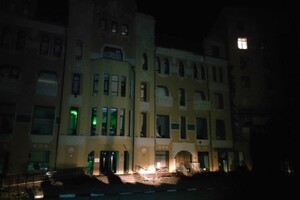 Нічний удар по Харкову: «прильоти» в історичну будівлю і школу (фото)