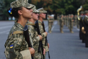 Генштаб назвал специальности женщин, которые нужны армии
