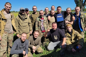 «Наконец-то услышали родной язык». Как украинские защитники возвращались из плена (видео)