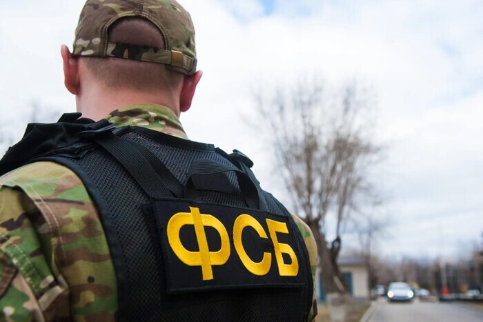 Трое россиян готовили теракт на военном объекте – ФСБ