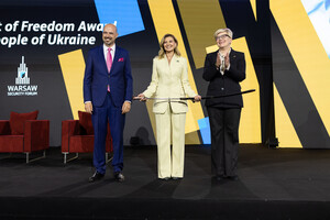Зеленська від імені народу України отримала польську Премію лицаря свободи